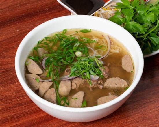 Pho Dac Biet Beef Combination (N.18)