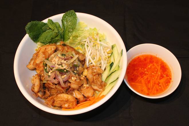 Bun Ga Xao' Stir Fried Chicken Vermicelli Salad (N.36)