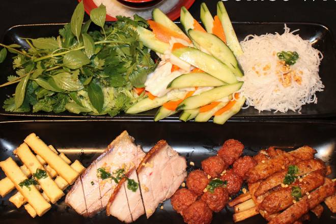 W'Y'O Traditional Combination Platter  (Serves 2-3ppl) (N.17CB)