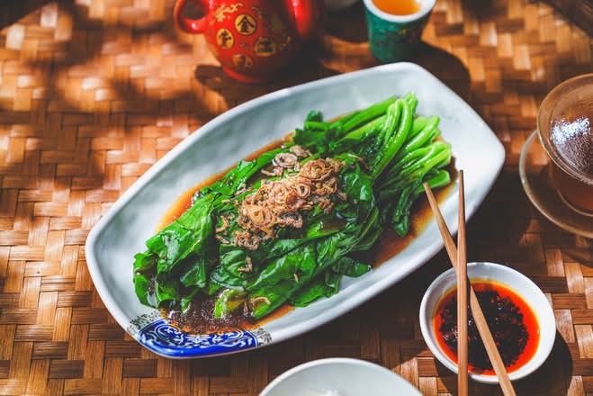 Poached Chinese Broccoli with Oyster Sauce (V)