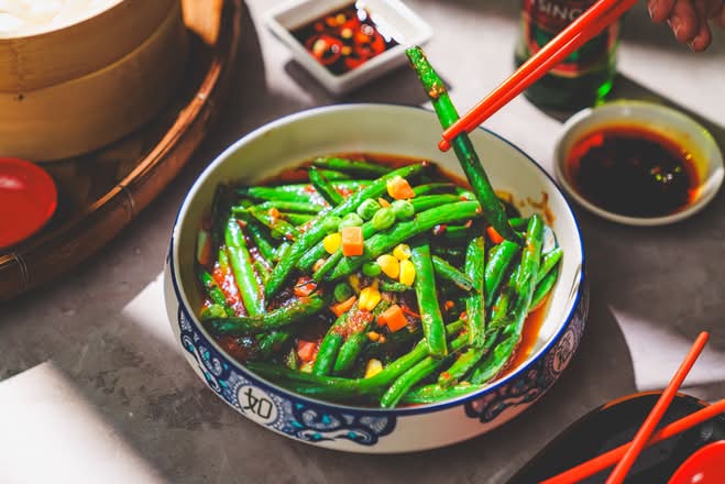 Shanghai Sauce Stir Fried with Green Beans (V)