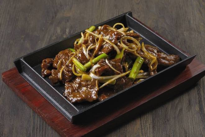 317 Sizzling Sliced Beef with Spring Onion on Hot Plate / 葱爆牛肉
