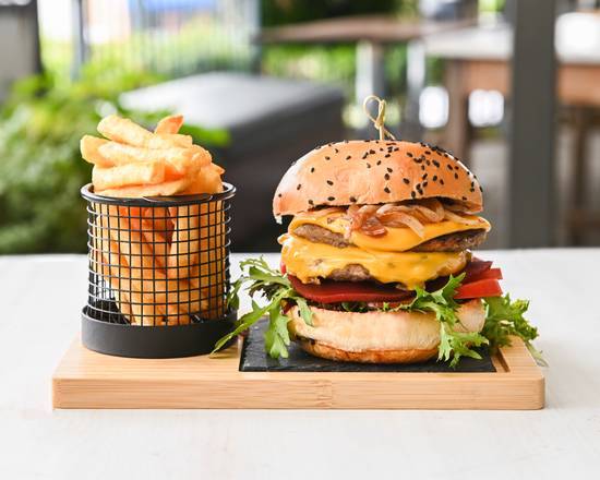 Classic Beef & Bacon Burger
