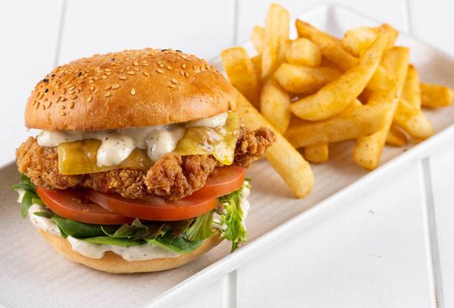 Crispy Chicken Fillet Burger w/ Chips