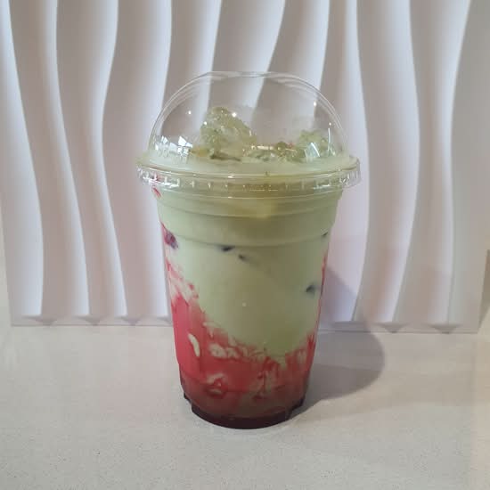 Iced Strawberry  Matcha