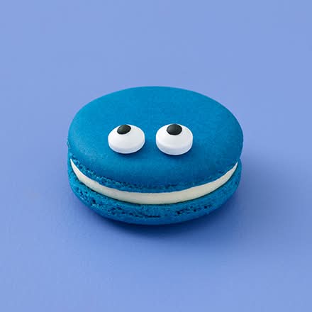 Cookie Monster Macaron