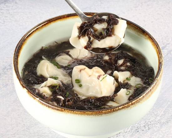 B12 Vegetable and pork wonton soup