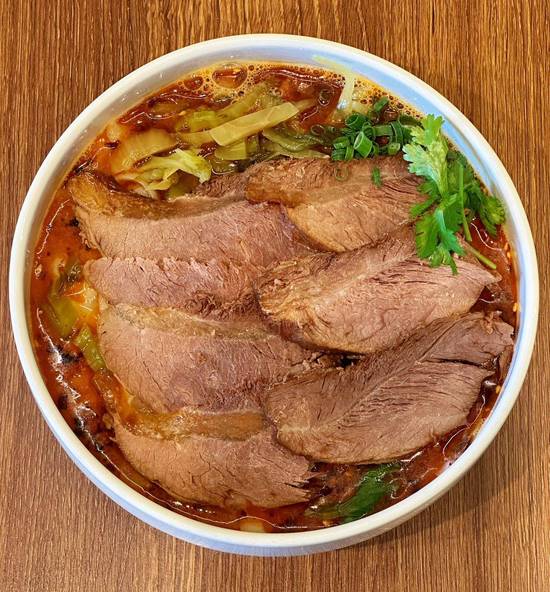 Pickled cabbage and beef noodle soup
