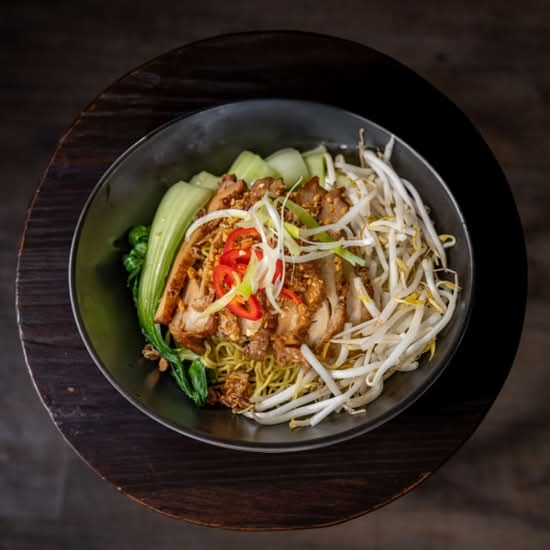 Egg Noodles w/ Grilled Soy Chicken (n)