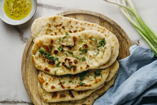 Butter Naan (with sesame seeds)