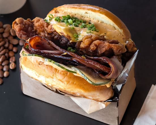 Deluxe Fried Chicken Burger