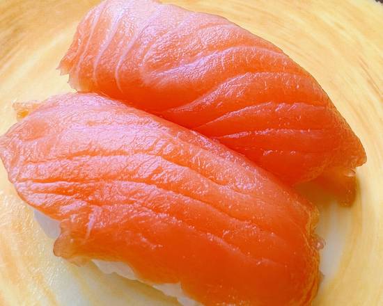Salmon nigiri