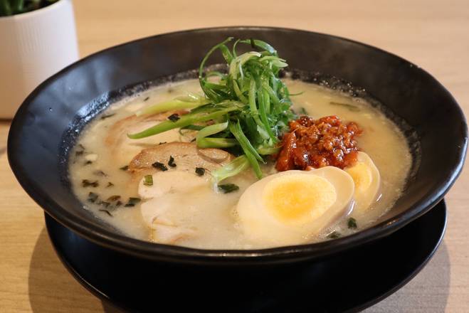 SPICY CHICKEN GARLIC MINCE PORK RAMEN