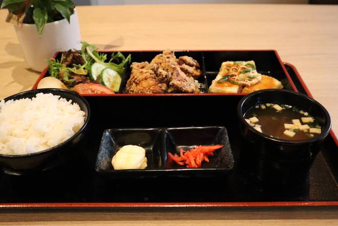 DELUXE SPICY KARAAGE BENTO