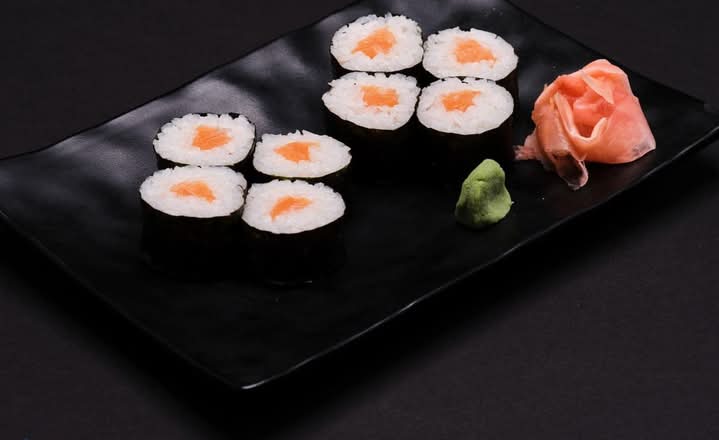 Raw Salmon Roll (A)