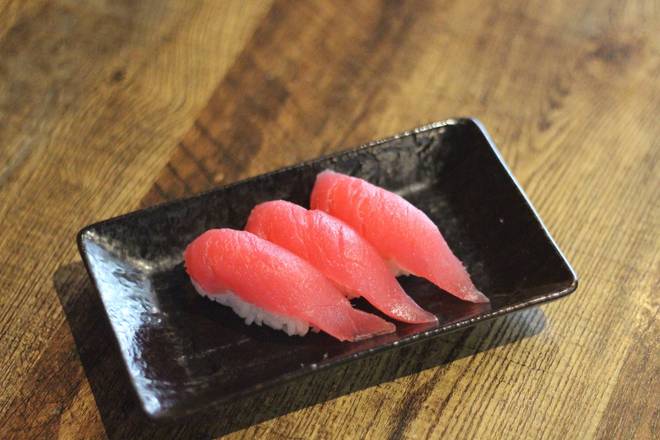 Raw Tuna Nigiri 3pcs
