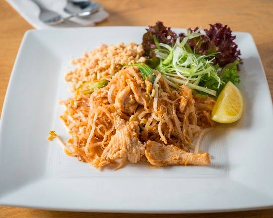 Pad Thai with Vegetables and Egg