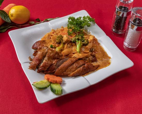 Roast Duck with Thai Curry Sauce(1/2 boneless)