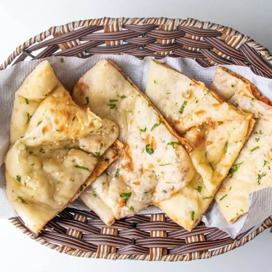 95.Chili Cheese & Chives Naan