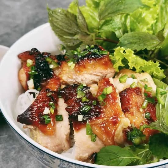 Lemongrass Chicken Noodles Salad
