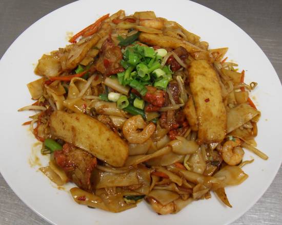 Flat Rice Noodles (Char Kwai Teow)