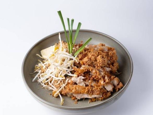 Pad thai gai krob