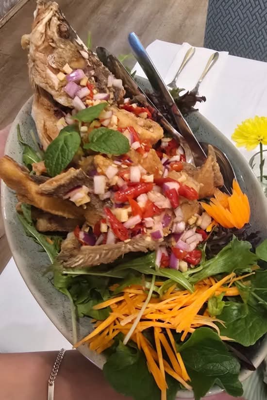 Pla Lui Suan (Fish Through Garden)
