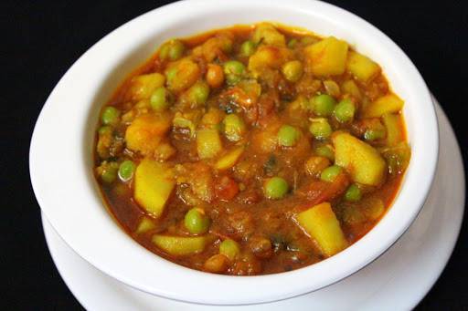 Aloo Matar ( Potato & Peas 🫛) (DF)(GF)(VG)(V)