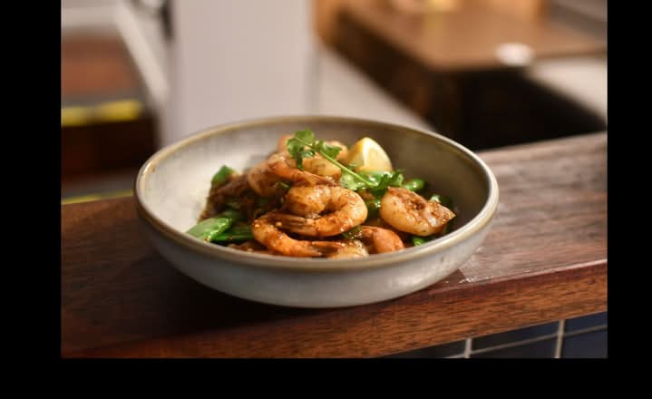 K87. Chilli Prawn with Snow peas