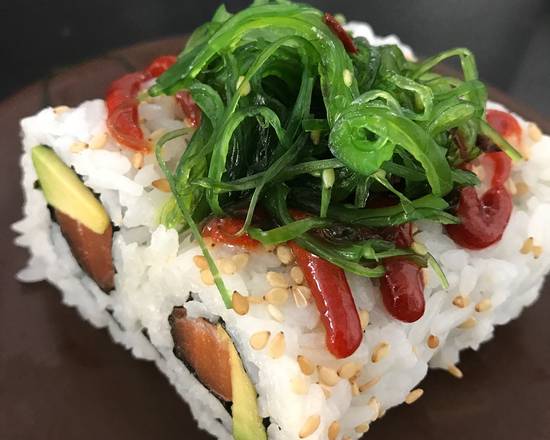Salmon Avocado Chilli Seaweed Roll