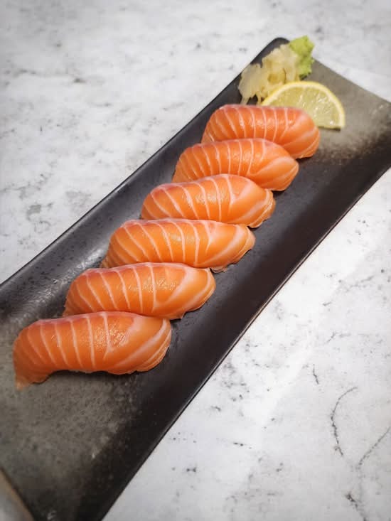 Salmon Nigiri (GF) (6pcs) (A)