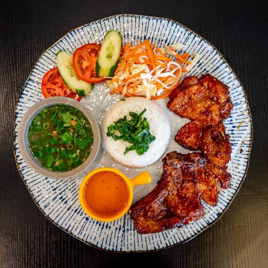 Cơm Sườn Khổng Lồ