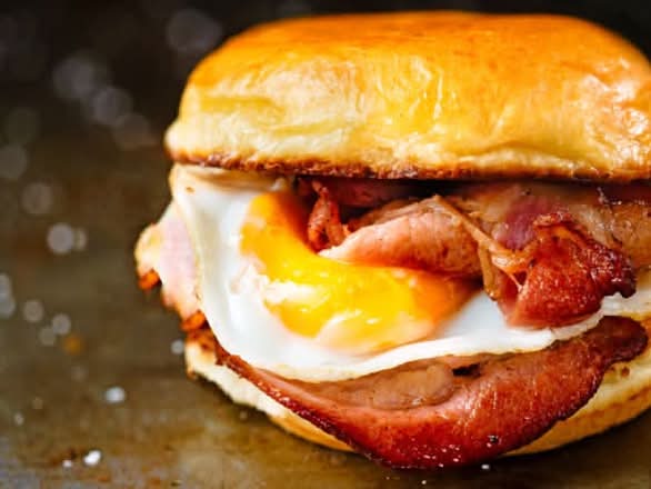 Bacon and Egg on Round Roll