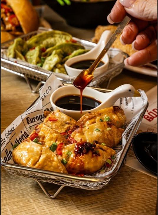 Fried Pork Dumplings (6pcs)