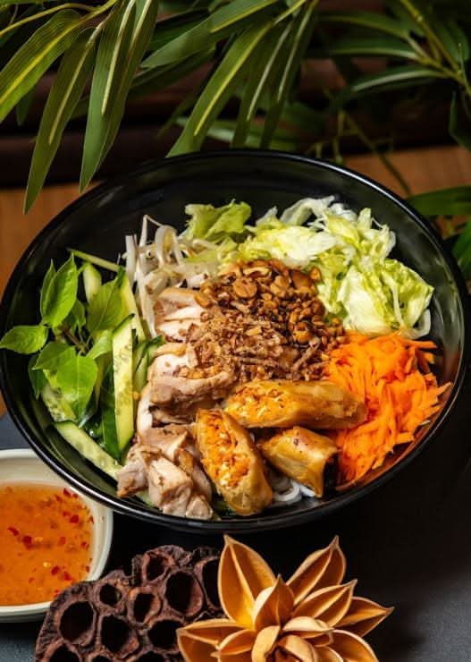 Grilled Chicken Noodles Salad