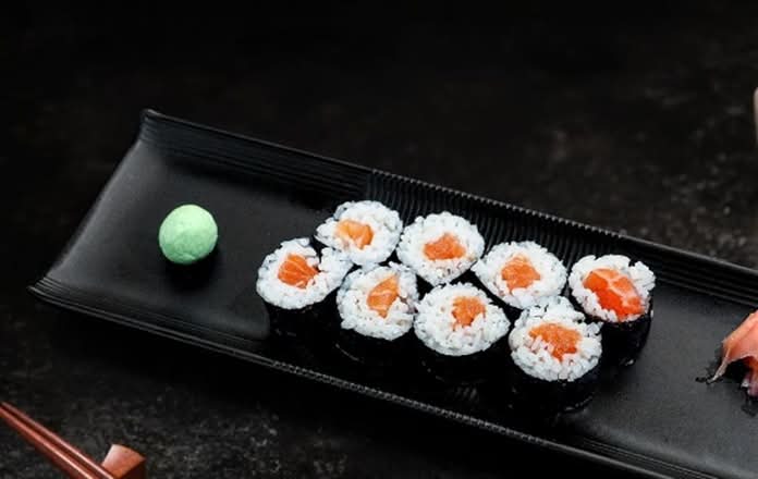 Salmon Maki Roll (8pcs) (A)