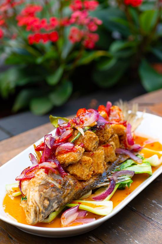 Sweet Chilli Sauce on Whole Deep Fried Barramundi(I)