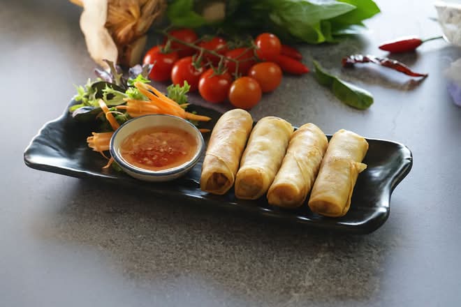 Vegetarian Spring Rolls (4)