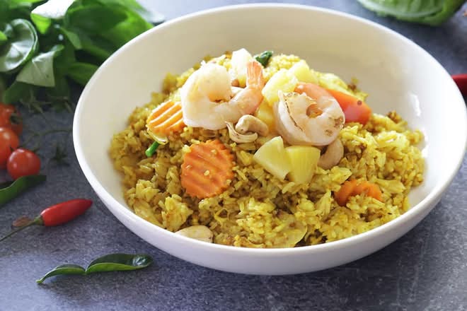 Pineapple fired rice