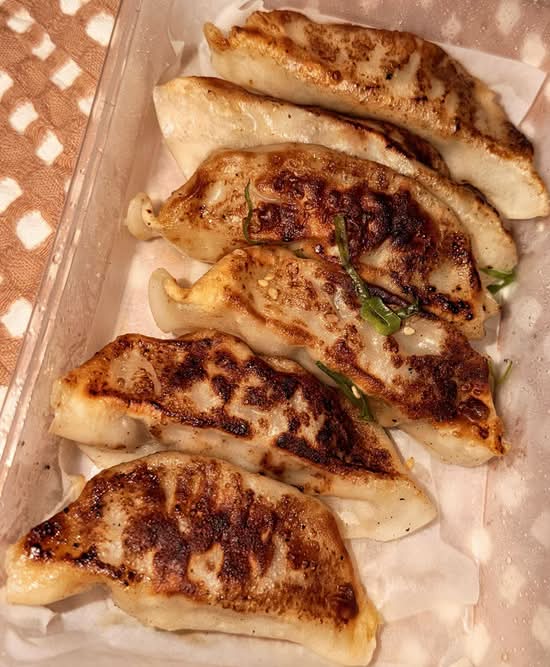 H15. Pork Gyoza (6pcs) - Pan Fried