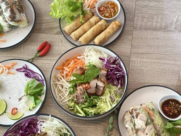 Vegetarian Spring Roll (V)