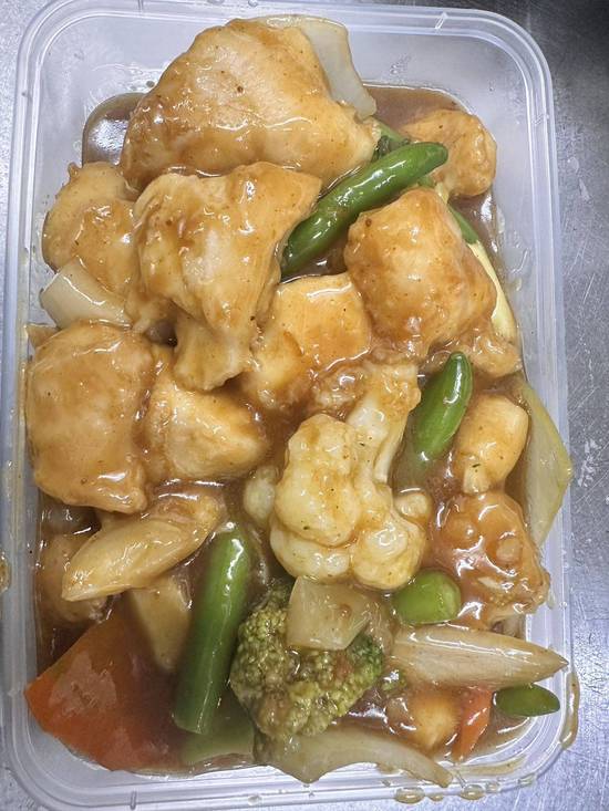 Chicken and Vegetables in Satay Sauce