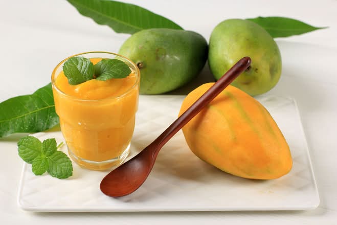 Mango Lassi Drink 1 Lt