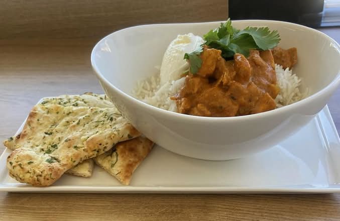Butter Chicken with Rice, Garlic Naan and Yoghurt