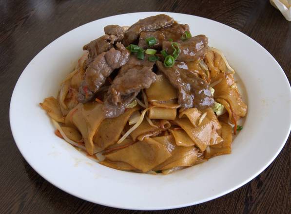 Stir Fried Rice Noodles with Beef