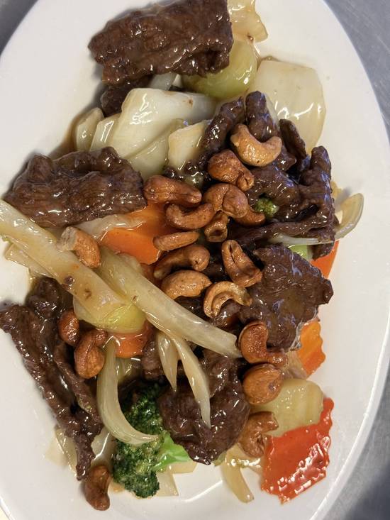 Steak with Cashew Nuts and Vegetables