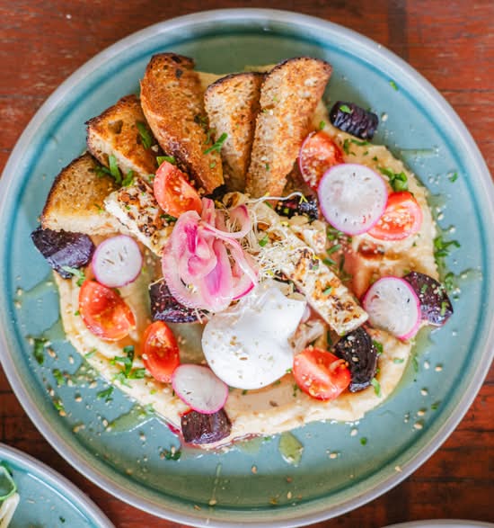 Silky Garlic Hummus and Roasted Beetroot (V)