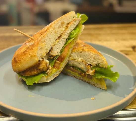 CHICKEN,AVO & AIOLI