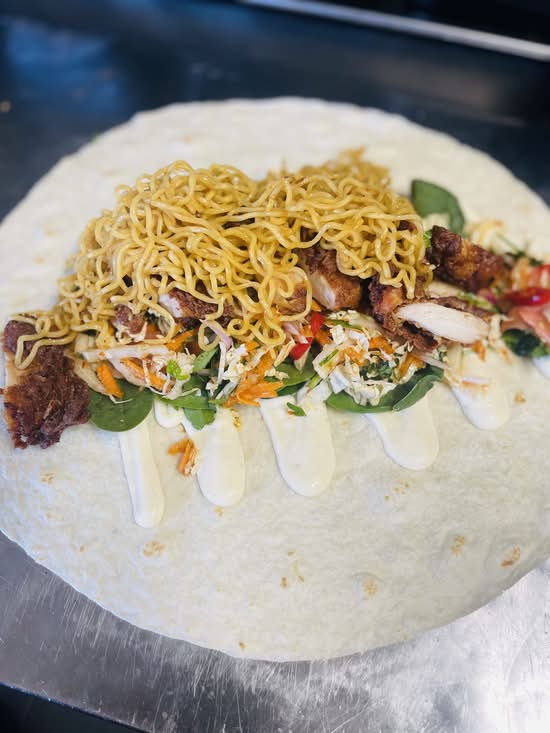 MEE GORENG CHICKEN WRAP