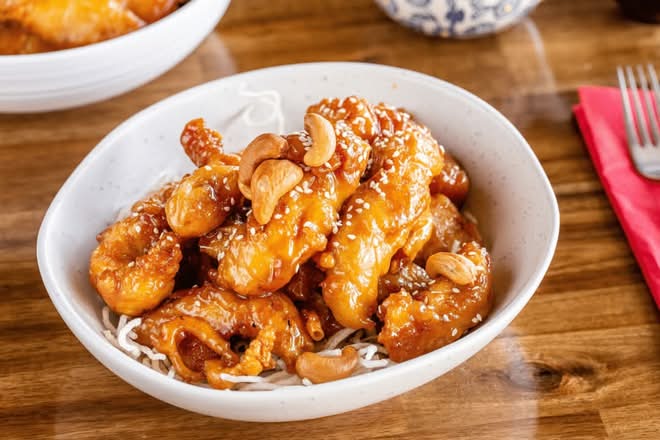 Honey Chicken in Batter with cashew nuts